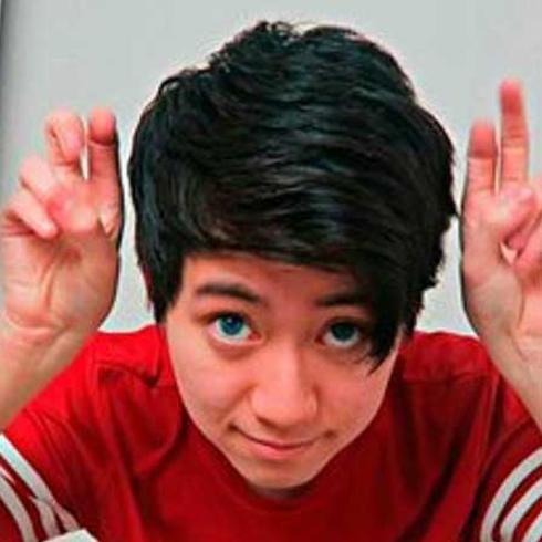 Un youtuber incendia las redes al dar galletas rellenas de pasta de dientes a un transeúnte