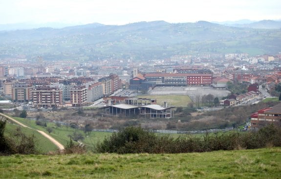 Vista general de la urbanización de Prados de la Fuente, con el colegio Loyola a la derecha. 