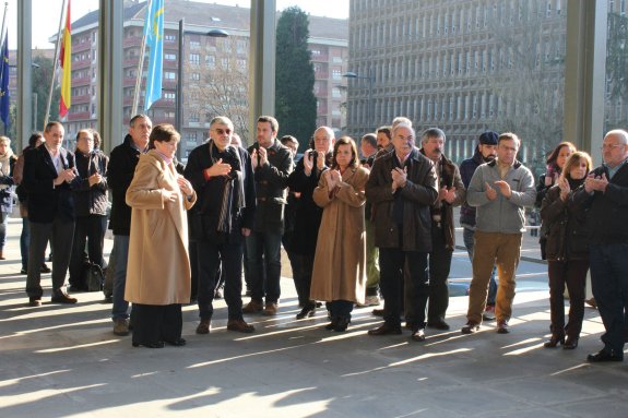 La consejera de Desarrollo Rural en la concentración de repulsa porla muerte de los guardas de Lleida convocada por los sindicatos. 