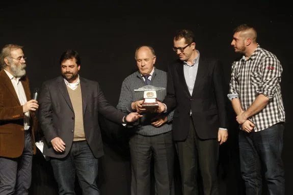 José Ramón Uría, Rafael Piñera, Inocencio Martín, José María Flórez y Adrián Arias, durante la gala. 