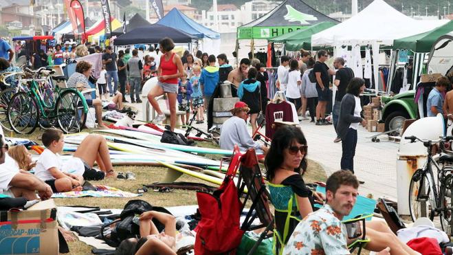 Ambiente en el Longboard Festival que se celebra el último fin de semana de julio en Salinas y que será declarado de interés turístico.