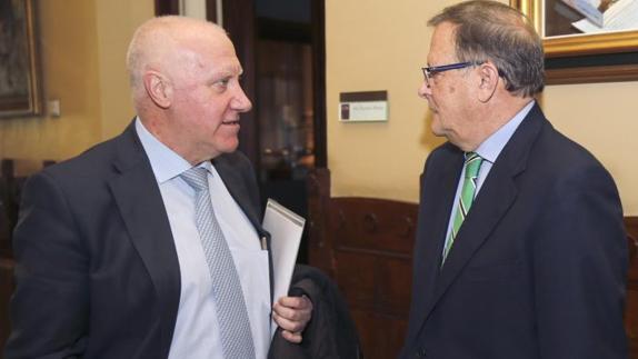 Faustino Blanco y José María Navia-Osorio se encontraron en la Comisión parlamentaria de investigación de las listas de espera en la sanidad asturiana.