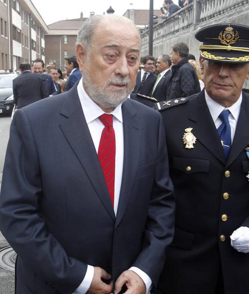 Gabino de Lorenzo e Ignacio José Díaz Salazar., Jefe Superior de Policía, durante las pasadas fiestas de El Pilar.