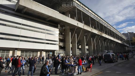 El Ayuntamiento reserva 500.000 euros para nuevas mejoras en el Carlos Tartiere. 