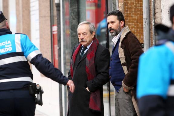 El alcalde y el concejal de Seguridad Ciudadana en el lugar del suceso. 