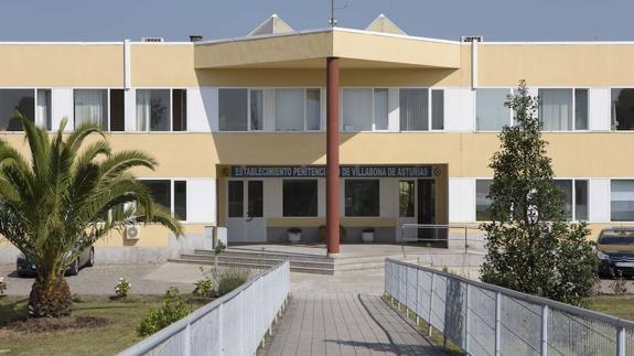 Aparece muerto un interno de Villabona y el PSOE urge que dimita el director