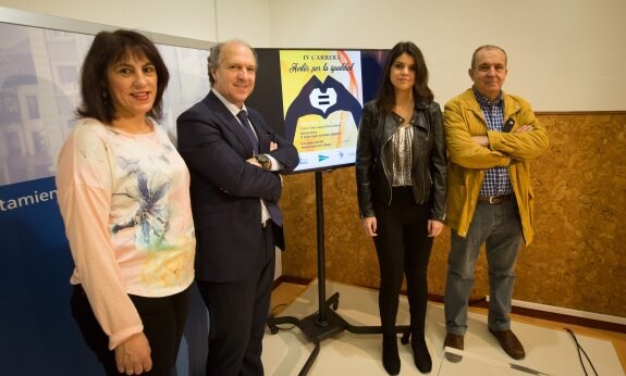 Estrella Benavides, Alfonso Fuertes, Raquel Ruiz y Manuel Braña, ayer, en la presentación. 