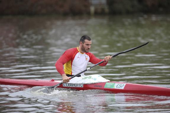 Craviotto, durante un entrenamiento en el embalse de Trasona. 