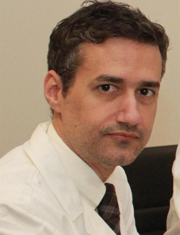 Dr. Carlos Suárez García