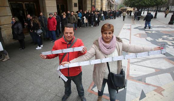 Trece horas de espera por las entradas