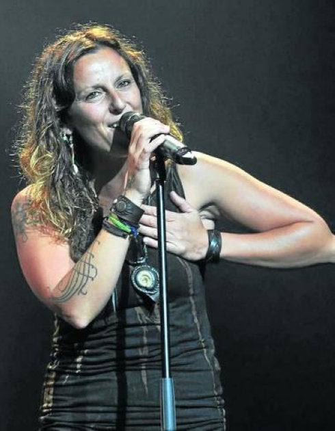 'Lamari', vocalista de Chambao, durante una actuación. 