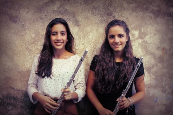 Las flautistas Claudia Fernández y Marta Gómez. 