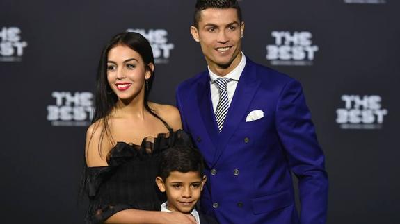 La prensa británica desvela el pasado oculto de la novia de Cristiano Ronaldo