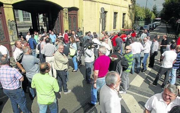 Santa Bárbara contratará a catorce despedidos en la fábrica de Trubia