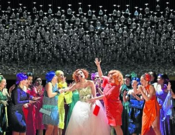 La espectacular puesta en escena de 'El elixir de amor'. 