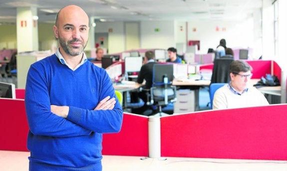 Juan Antonio Rodríguez Martín, en la sede de Axalta en Asturias, en Tamón. 