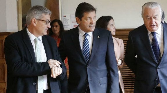 Javier Fernández aboga por aprobar la Ley de Transparencia con el mayor consenso posible