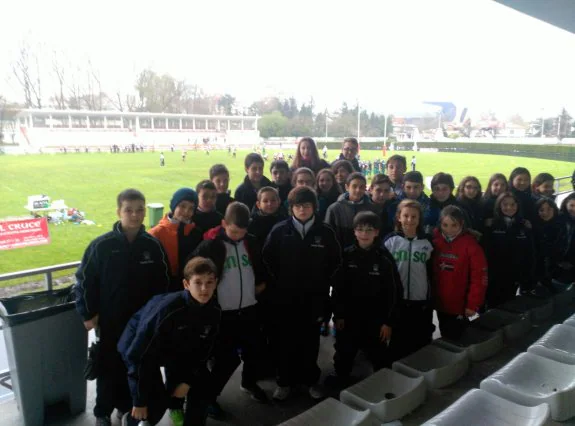 Jóvenes de la Escuela Deportiva, en Las Mestas :: SANTA OLAYA