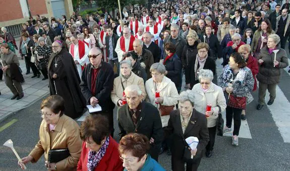 La procesión del Vía Crucis. :: MARIO ROJAS