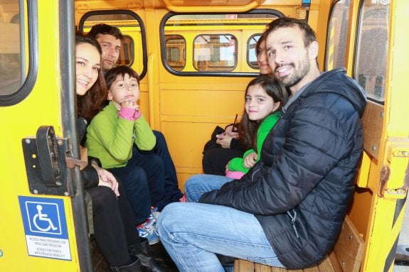 Las familias, las grandes protagonistas del primer viaje del tren. 