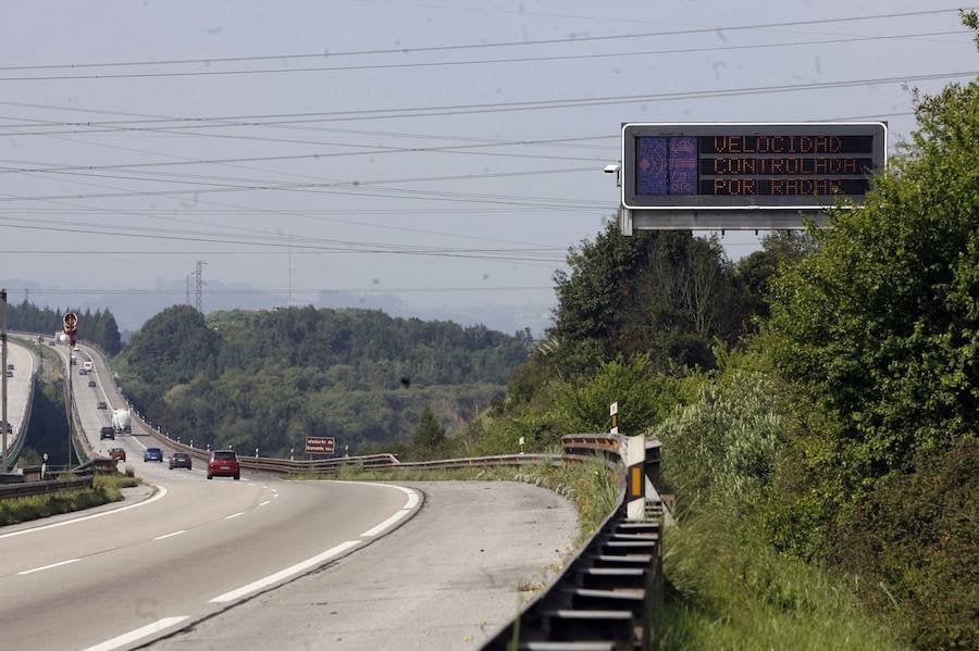 Cámara en el kilometro 385,13 de la A-8 instalada por la DGT para controlar que se usa el cinturón de seguridad. 