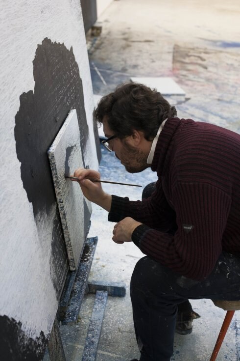 Hugo Fontela en plena fase de creación. 