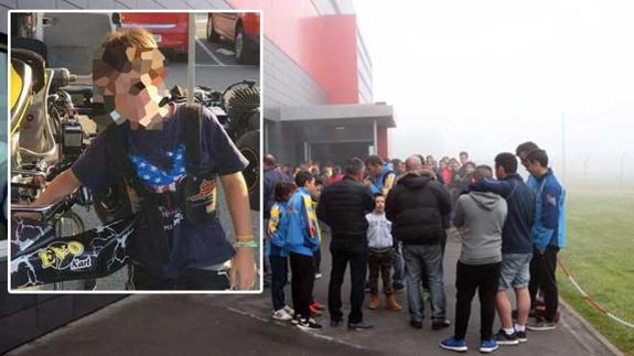 Desolación en el circuito. Sobre la imagen, el pequeño con su kart. 