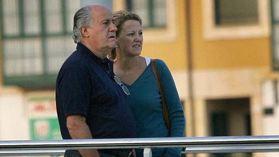 Amancio Ortega y su esposa, Flora Pérez, en Las Mestas, en Gijón. 