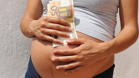 La joven que simuló el embarazo compró un bebé por 20.000 euros. 