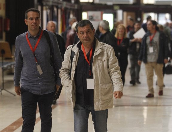 Los dos candidatos, José Manuel Zapico y José María Guzmán Pacios, ayer en el auditorio. 