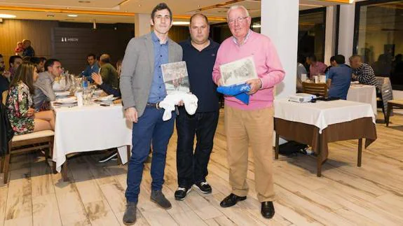 Joaquín Sobrino, Cosme Borbolla y Raúl Villar, durante la celebración de los 60 años del club. 