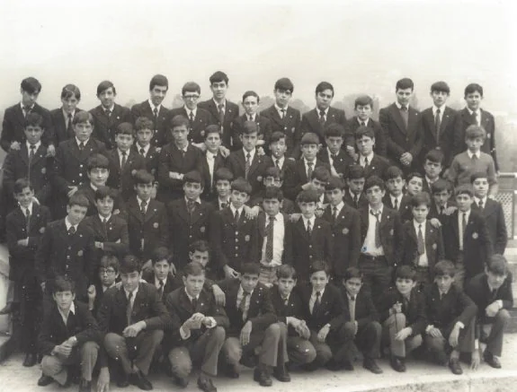 Imagen de antiguos alumnos del Colegio San Luis. 