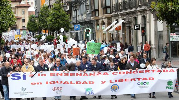 Manifestación de la enseñanza concertada en Oviedo. 