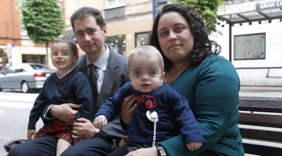 La familia Martínez de Lucas, en el barrio de El Cerillero. 