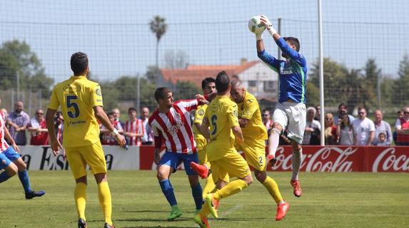 Partido entre el Sporting B y el Olot