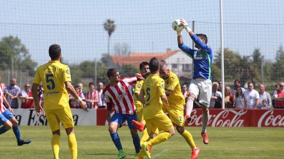 Partido del Sporting B ante el Olot. 