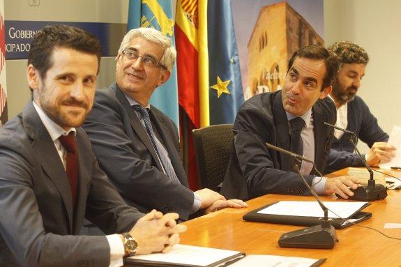 Carlos San Martín, Antonio González, Carlos Muñoz y Alejandro Calvo, ayer, en la presentación de la línea a Múnich. 