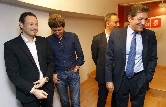 De izquierda a derecha, Guillermo Martínez, Jesús Gutiérrez, Fernando Lastra y Javier Fernández, en la sede de la FSA. 