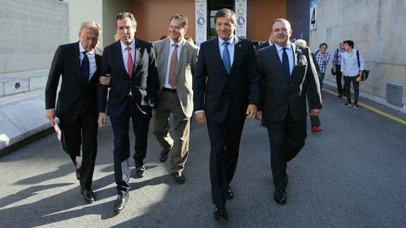 Álvaro Alonso, Fernando Couto, Félix Baragaño, Javier Fernández, Isaac Pola, en la inauguración del Foro del Metal.