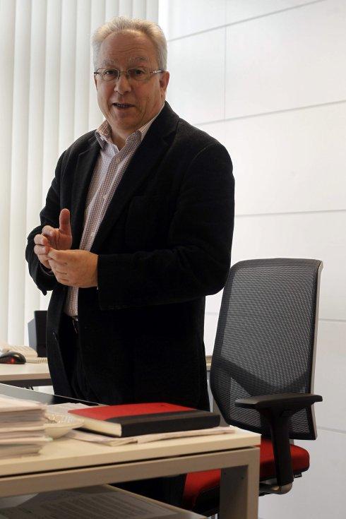 Sergio Gallego, en su despacho en la Consejería de Sanidad, donde se ocupa del Registro de Instrucciones Previas. 