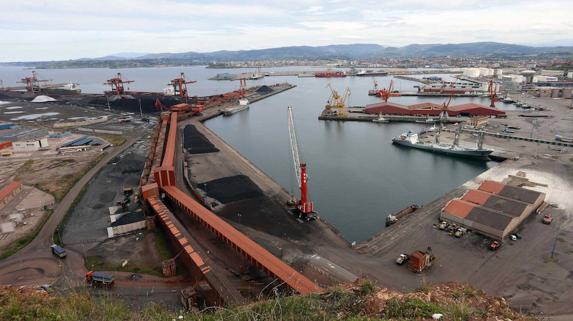 Vista del puerto de El Musel.