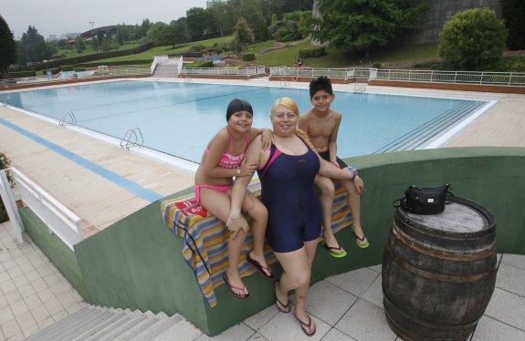 Andrea Blanco, con sus dos hijos, fueron los primeros en 'estrenar' la temporada en San Lázaro. 