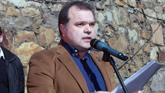 El secretario general del SOMA, José Luis Alperi, en el acto de homenaje a Manuel Llaneza del pasado febrero en Mieres. 