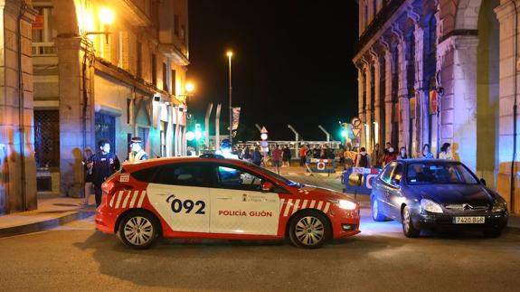 Fuertes medidas de seguridad en la noche de San Juan en Gijón