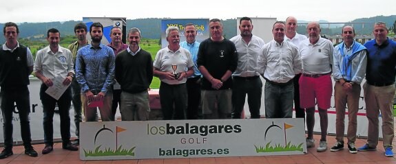 Andrés Muñiz, Juan Espinar, Ramón Fernández, Javier Cueto-Felgueroso, Alberto Álvarez, Álvaro Sabín, Carlos Olivares, José Manuel Carballeira, Javier Martínez, Alberto Rosell, Marcos Lamas, Antonio Martínez, Juan López, César Sánchez y José María Jardón posaron en la tradicional foto de familia tras la entrega de trofeos. 