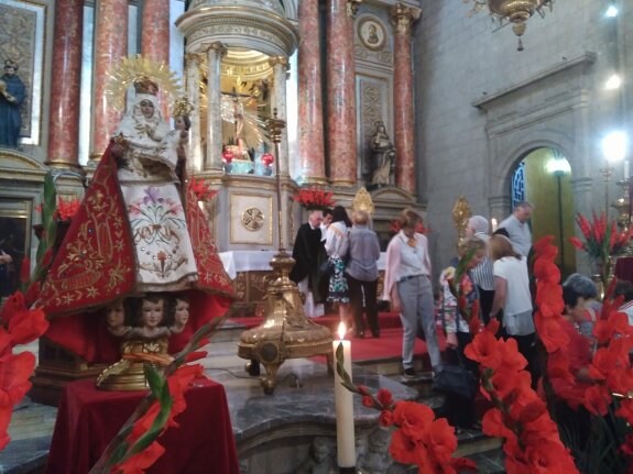 Una de las dos imágenes de la Virgen que alberga el templo mexicano de Santo Domingo. 