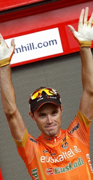 'Samu', ayer, celebra sus resultados en la Vuelta. / AFP