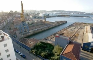 Instalaciones de Naval Gijón, siempre en el punto de mira de los constructores desde el cierre del astillero. / JOAQUÍN PAÑEDA