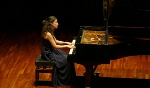 Un momento del concierto que ofreció ayer Noelia Rodiles en el auditorio. ::
MARIETA