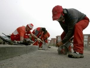 Trabajadores del Plan de Inserción Laboral en Contrueces. ::                             J. PAÑEDA